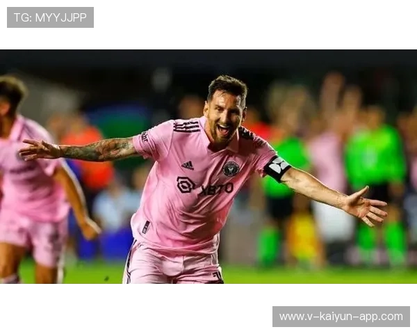 任意球直接弧线挂网，成为现场高潮！